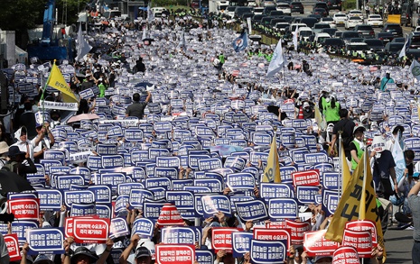 '의협 집단 휴진' 첫날, 전국 의원 '14.9%' 문 닫았다
