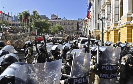 볼리비아군, 쿠데타 실패... 대통령궁 진입했다가 철수