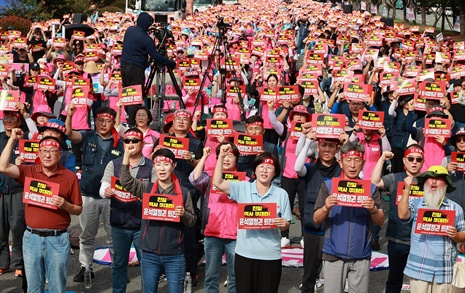 경남, 박근혜 탄핵 이후 최대 집회 "윤석열 퇴진" 