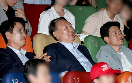 윤석열, '부정선거 영화' 관람... 이영돈 "이번 대선도 조작 확신, 불복운동"