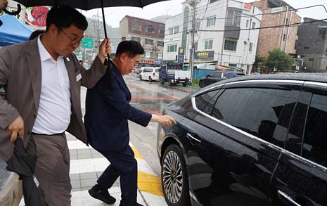 '김건희' 묻자 기자 밀치고 다급히 떠난 양평군수, 김선교 의원도 묵묵부답