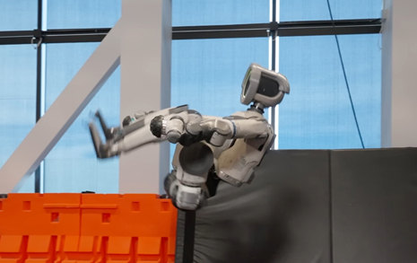 현대차 생산직보다 기자들 먼저 잘린다...'공중제비' 로봇의 진실