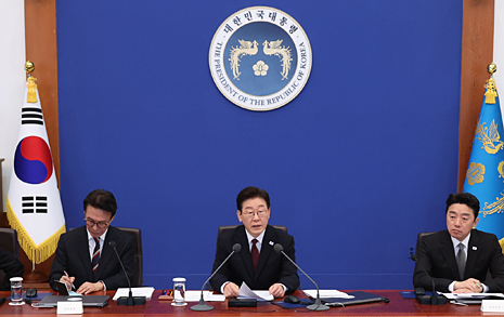 이 대통령의 SNS '부동산' 메시지, 기대와 우려가 교차하는 이유