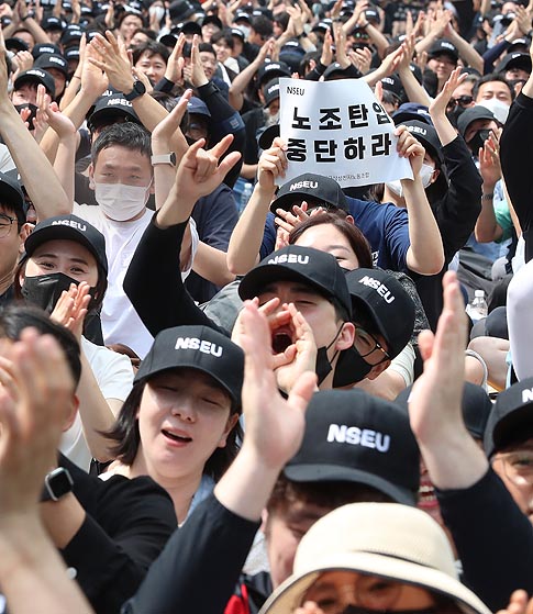 "이재용은 바지회장" 마스크 벗고 외친  젊은 삼성 직원들