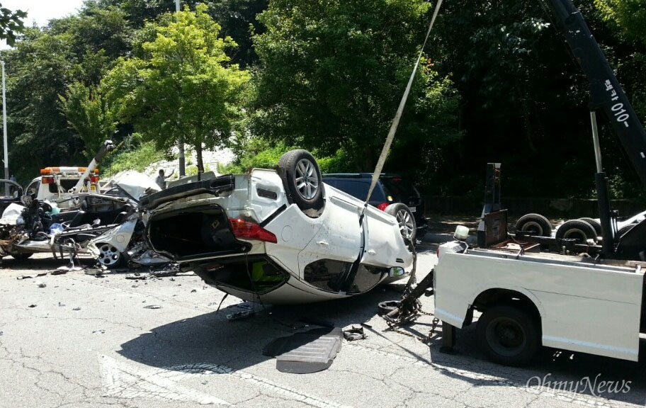 5일 경남 김해 장유 대청로에서 차량 충돌사고가 발생했다.