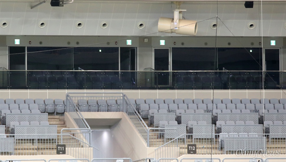  고척스카이돔은 관중석과 분리돼 프라이빗하게 경기를 즐길 수 있는 스카이박스 216석이 설치되어 있다.