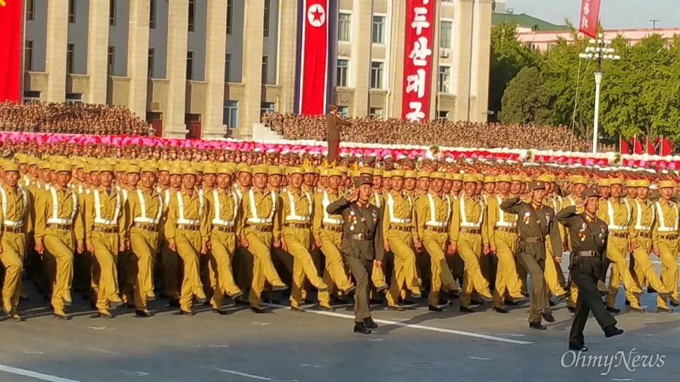  조선노동당 창건 70년 기념 열병식 현장.