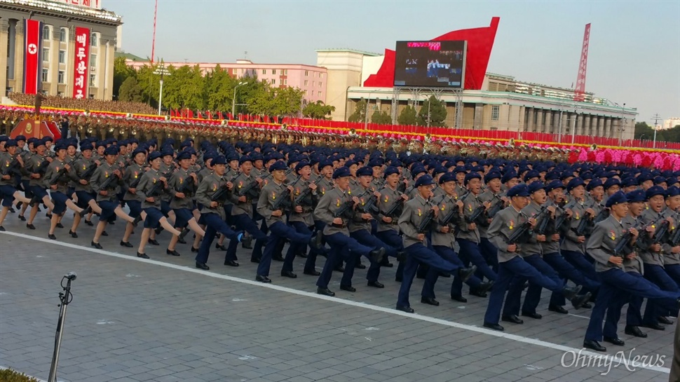  조선노동당 창건 70년 기념 열병식 현장.