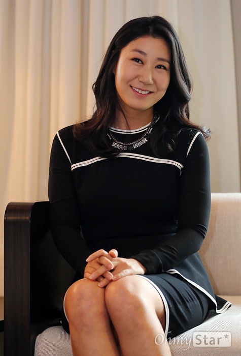  tvN 금토드라마 <응답하라 1988>에서 정환이 엄마 역의 배우 라미란이 29일 오후 서울 태평로의 한 호텔에서 포즈를 취하고 있다.