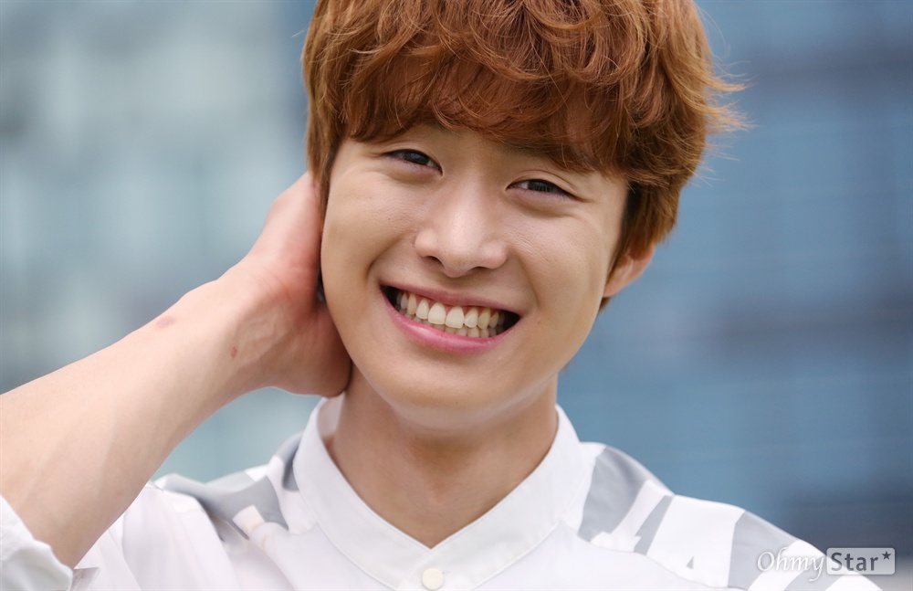 SBS 드라마스페셜 <딴따라>에서 카일 역의 배우 공명이 22일 오전 서울 상암동 오마이뉴스 사무실에서 포즈를 취하고 있다.