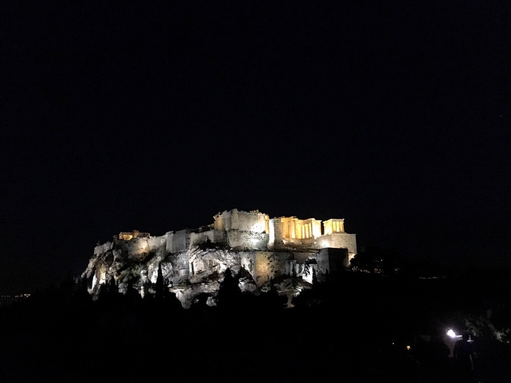  사진 19. 파르테논 신전은 낮이나 밤이나, 아테네 어디에 있든 멋진 위용을 드러내고 있다.