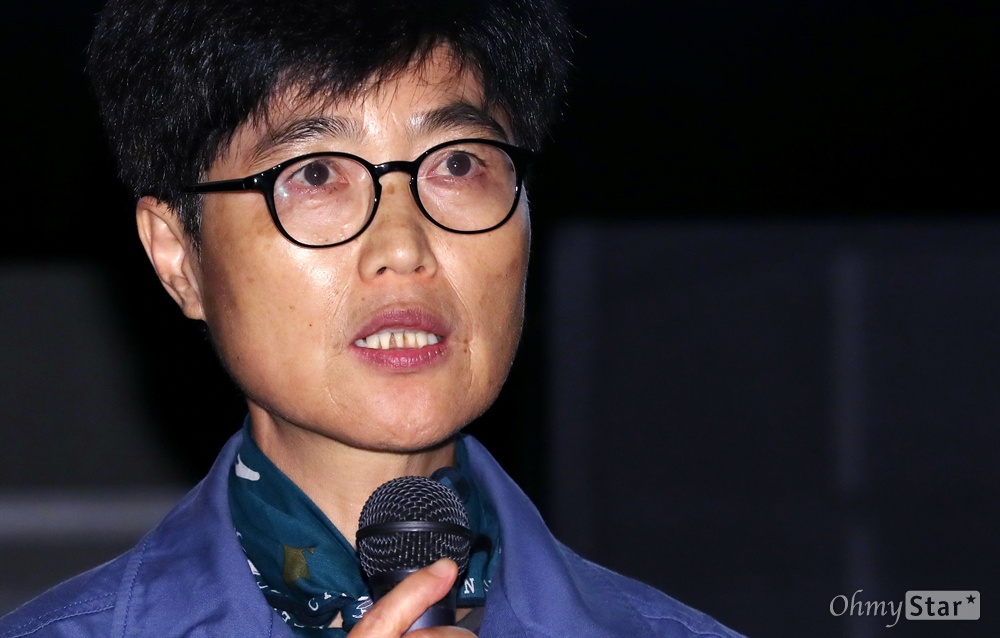  다큐멘터리 <그림자들의 섬>의 출연자인 김진숙 민주노총 지도위원.