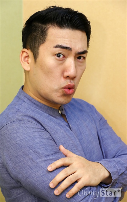  개그콘서트에 출연 중인 개그맨 이상훈이 17일 오후 서울 여의도 KBS신관에서 인터뷰에 앞서 포즈를 취하고 있다.
