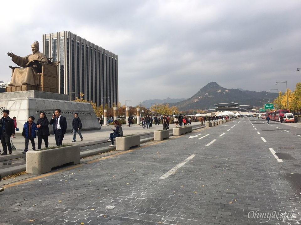  11월 11일 오후 2시 18분 차벽 사라진 광화문광장.