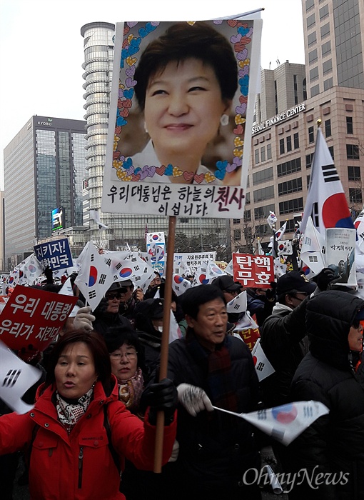  24일 '대통령 탄핵 기각을 위한 국민 총궐기 운동본부'가 주최한 집회에 참가한 사람들 