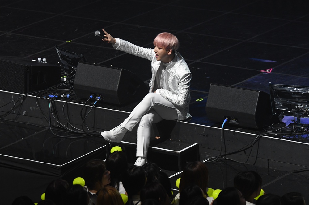 B1A4 남성 5인조 그룹 B1A4가 5일 오후 서울 한남동 블루스퀘어 삼성카드홀에서 단독 콘서트 <B1A4 라이브 스페이스 2017>을 개최했다. 이들은 4일~5일, 11일~12일 총 4회에 걸쳐 팬들을 만난다. 