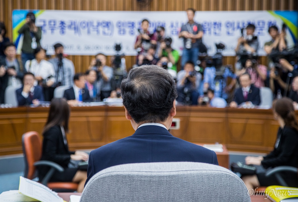  이낙연 국무총리 후보자가 24일 오전 서울 여의도 국회에서 임명동의에 관한 인사청문회에 출석하고 있다. 