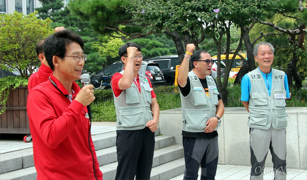  대전시가 교통약자이동지원센터를 공공기관인 대전복지재단에 위탁하여 운영하기로 결정하자 그 동안 시청 앞에서 농성을 벌여온 민주노총 희망노조 장애인사랑나눔콜센터지부 조합원들이 환영의 뜻을 나타냈다.