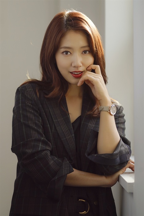  영화 <침묵>에서 '정의로운 변호사' 최희정 역을 맡은 배우 박신혜