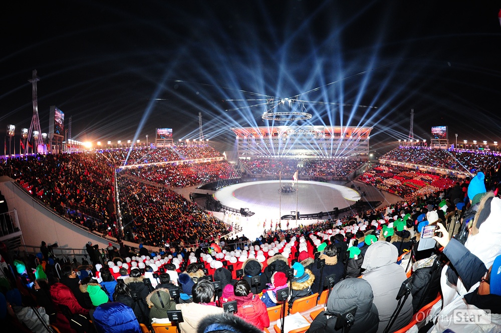 평창올림픽 화려한 개막 9일 오후 강원도 평창 올림픽 스타디움에서 2018 평창동계올림픽 개회식이 열리고 있다.