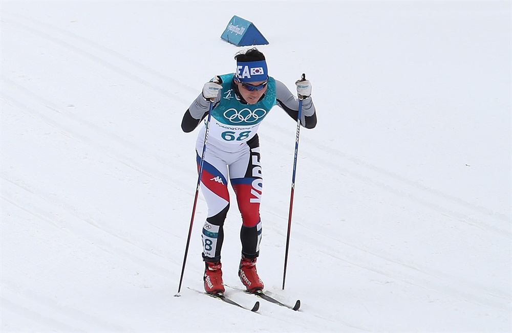 눈밭 달리는 코로스컨트리 김은호 11일 오후 평창 알펜시아 크로스컨트리 센터에서 열린 2018평창동계올림픽 크로스컨트리 스키 남자 15km+15km 스키애슬론 경기에서 김은호 선수가 눈밭을 달리고 있다.