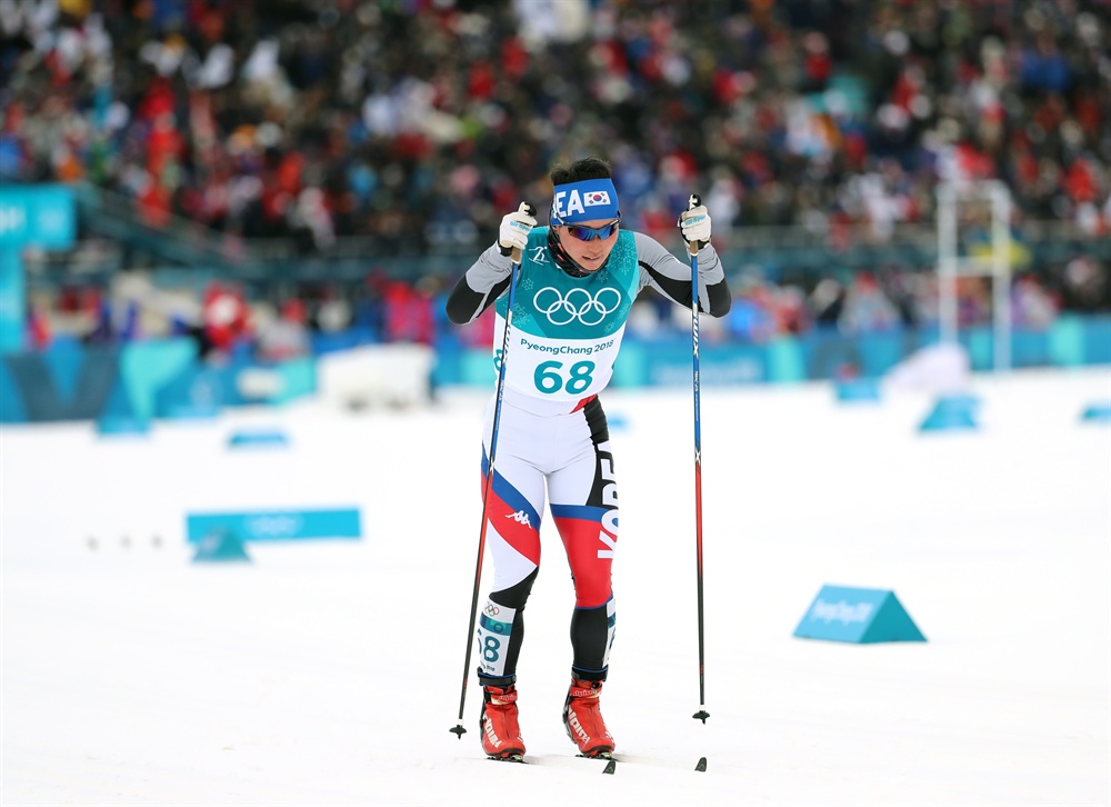 역주하는 김은호 11일 오후 평창 알펜시아 크로스컨트리 센터에서 열린 2018평창동계올림픽 크로스컨트리 스키 남자 15km+15km 스키애슬론 경기에 출전한 한국의 김은호가 역주하고 있다.
