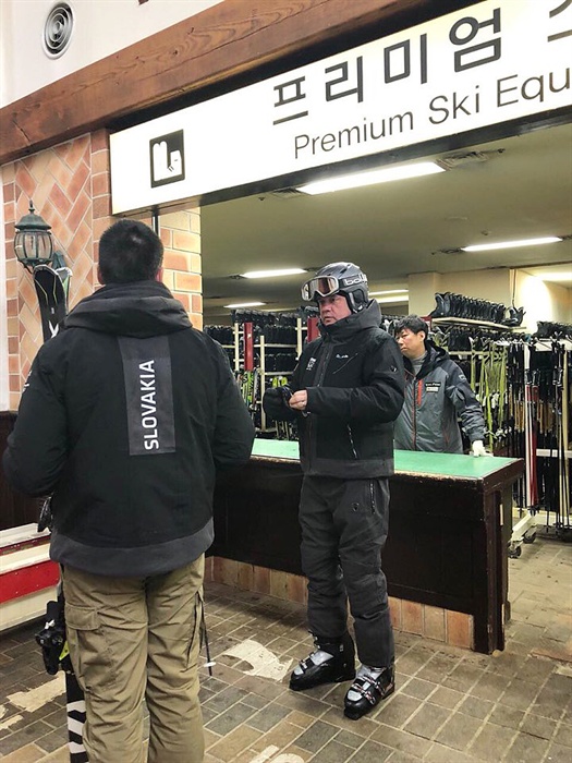 평창동계올림픽에 참석중인 슬로바키아 안드레이 키스카 대통령이 10일 용평 스키리조트를 방문해 스키를 탔다.