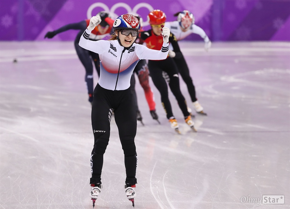 최민정 1,500m 금메달! 최민정 선수가 17일 오후 강원도 강릉아이스아레나에서 열린 평창동계올림픽 쇼트트랙 여자 1,500m 결승에서 금메달을 획득하고 있다.