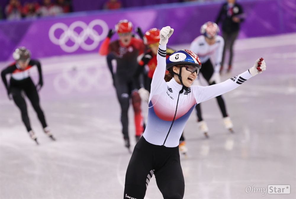 최민정 1,500m 금메달! 최민정 선수가 17일 오후 강원도 강릉아이스아레나에서 열린 평창동계올림픽 쇼트트랙 여자 1,500m 결승에서 금메달을 획득하고 있다.