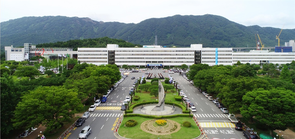  경상남도청 전경.