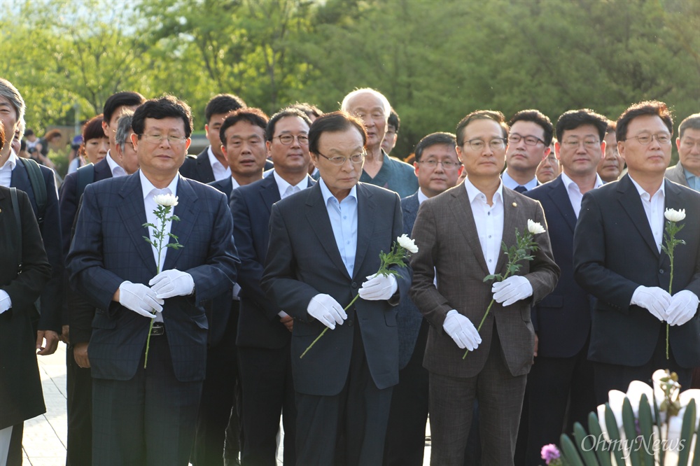  더불어민주당 이해찬 대표 등이 9월 1일 노무현 대통령 묘소를 참배했다.