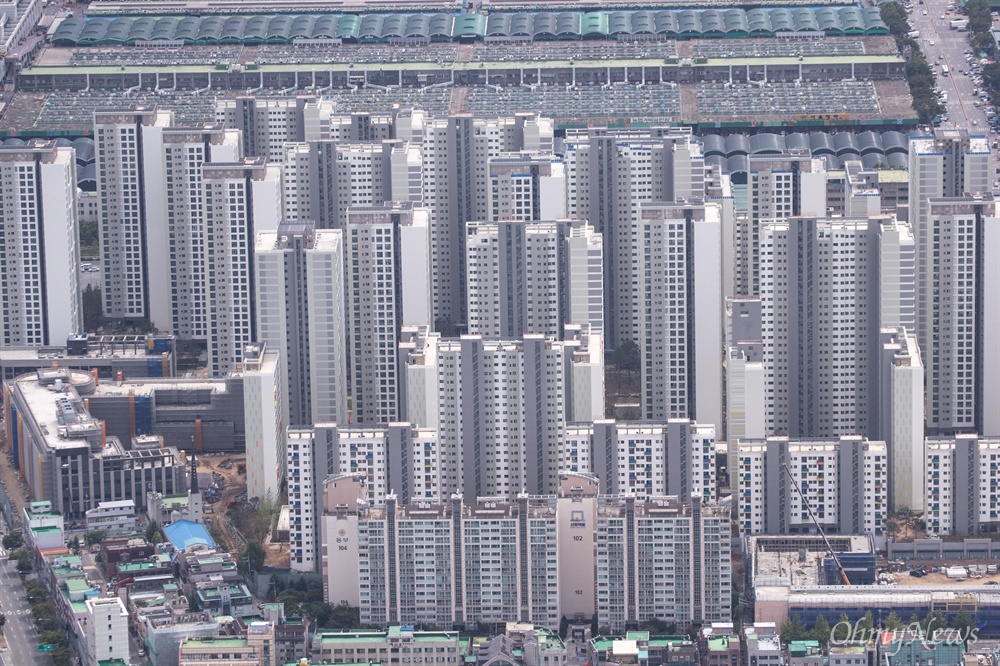  정부의 9.13 부동산 대책을 앞둔 13일 오후 서울 도심에 밀집해 있는 아파트의 모습들. 