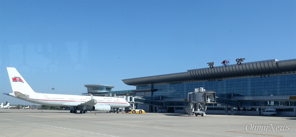  4일 오전 평양 순안국제공항에 고려항공 여객기가 주기장에 계류하고 있다.