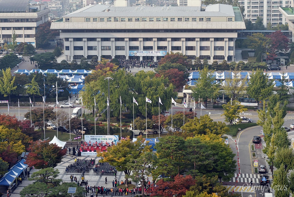  10월 15일 제 54회 인천시민의 날 기념식 및 어울림 마당이 인천시청과 시청 앞 미래광장에서 열렸다.