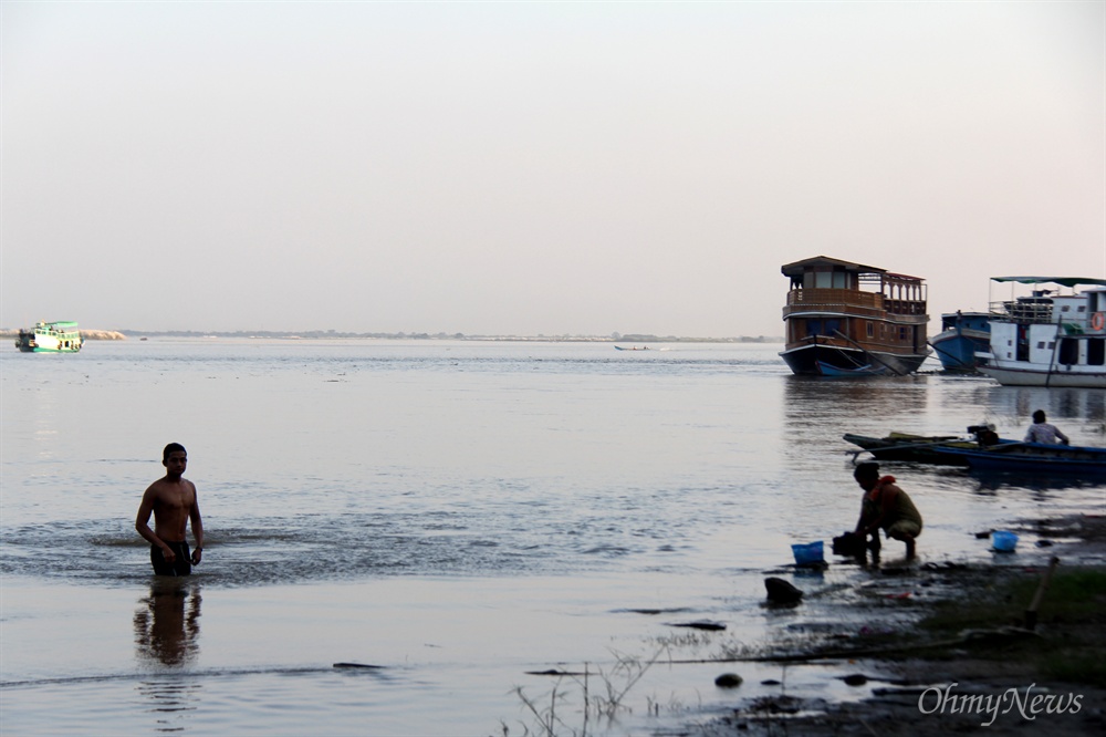  미얀마 이라와디 강.