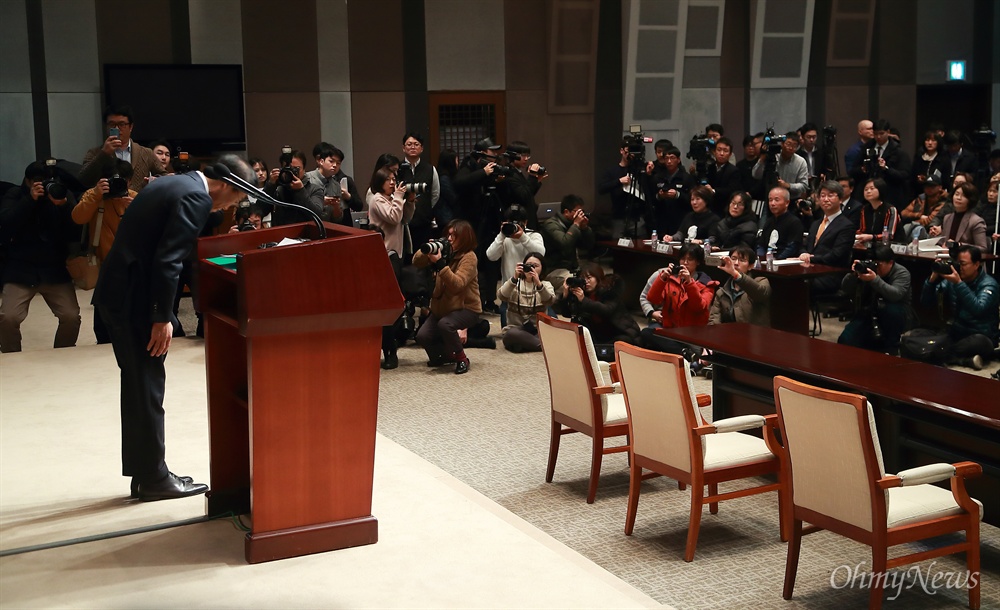  23일 오전 서울 중구 프레스센터 국제회의장에서 삼성전자와 ‘반도체 노동자의 건강과 인권지킴이’(반올림)의 협약식이 열렸다. 
