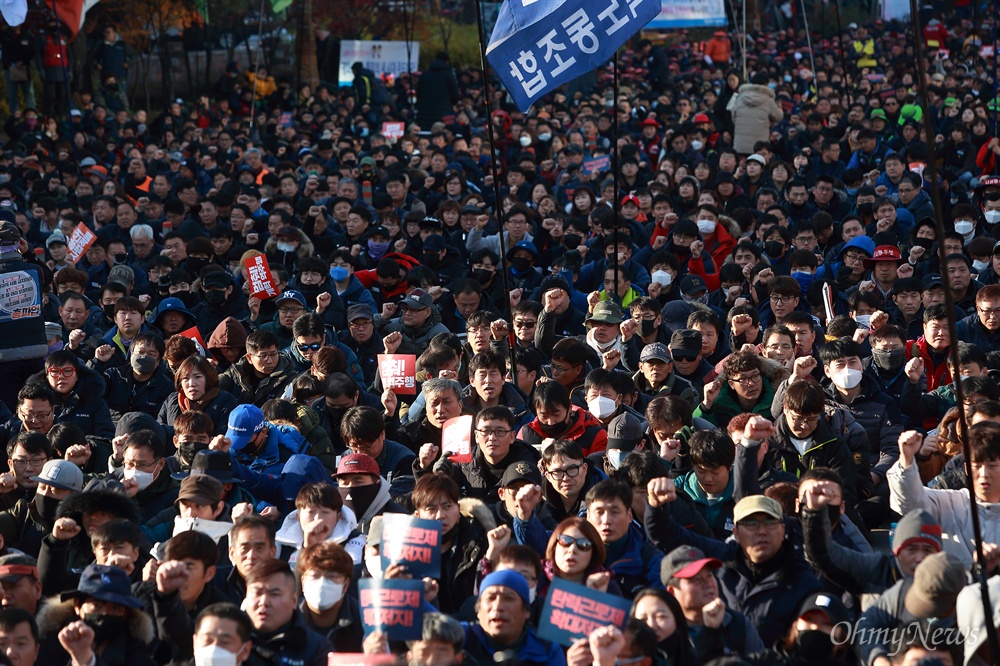  1일 오후 여의도 국회앞에서 ‘개혁역주행 저지, 적폐청산, 개혁입법 쟁취 전국민중대회’가 민주노총, 전국농민회총연맹, 노점상전국연합, 진보연대 등 소속 단체 회원들이 참석한 가운데 열렸다.