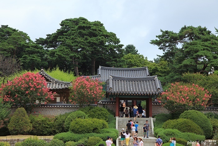 오죽헌 이내번의 어머니 권씨 부인의 친정이 오죽헌이다.