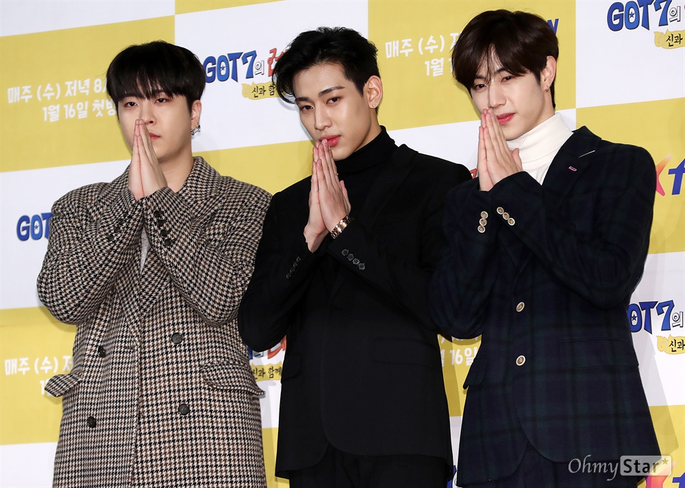 'GOT7의 레알타이' 영재-뱀뱀-마크, 사와디~갓! GOT7의 영재, 뱀뱀, 마크가 7일 오후 서울 여의도의 한 쇼핑몰에서 열린 XtvN < GOT7의 레알타이 > 제작발표회에서 포토타임을 갖고 있다. < GOT7의 레알타이 >는 대운폭발하는 2019년을 꿈꾸며 태국 행운의 7신(神)을 찾아 떠난 GOT7의 마크, 진영, 영재, 뱀뱀이 7개의 미션을 해결하며 7명의 수호신을 찾아나가는 소원성취 고군분투 버라이어티 프로그램이다. 16일 수요일 오후 8시 첫 방송.