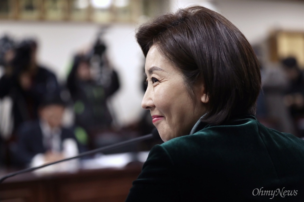  자유한국당 나경원 원내대표, ‘손혜원 랜드 게이트 진상규명 TF’ 한선교 위원장과 의원들이 22일 오후 전남 목포시청 상황실에서 김종식 목포시장을 만나고 있다.