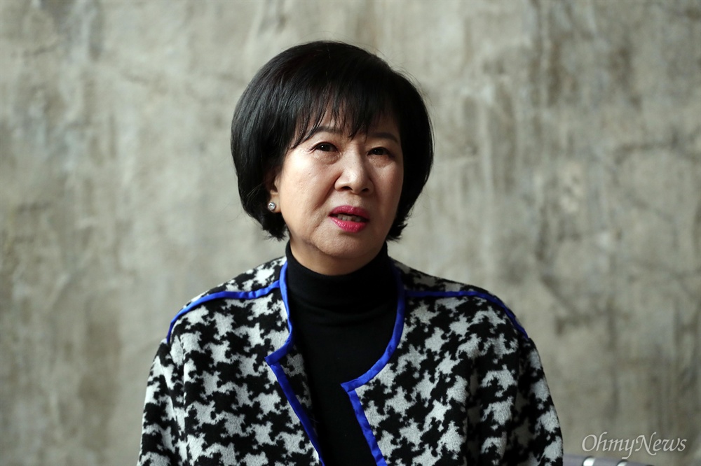 손혜원 의원 목포에서 기자회견 개최 목포 원도심 투기의혹을 받고 있는 손혜원 의원이 23일 오후 전남 목포 역사문화거리 박물관 건립 희망지에서 기자회견을 열어 자신의 입장을 밝혔다. 