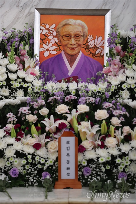  일본군 위안부 피해자 고 김복동 할머니의 빈소가 29일 오전 서울 서대문구 신촌세브란스 장례식장에 차려졌다.