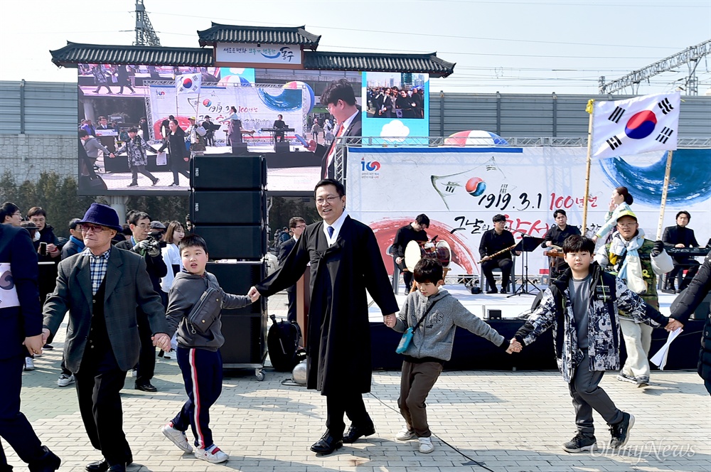  올해 3·1운동 100주년을 맞아 인천시는 지난 100년의 역사를 기억·기념하고, 미래 100년의 희망을 기원하는 다양한 방식의 '3·1절 기념행사'를 개최했다. 