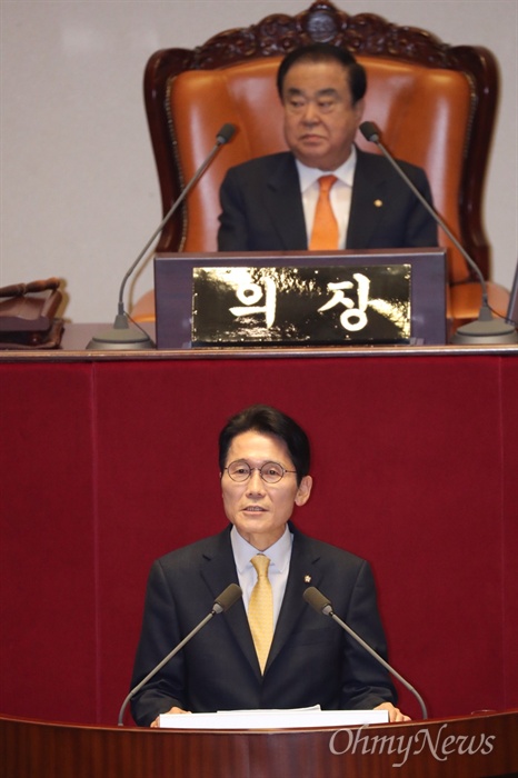  윤소하 정의당 원내대표가 20일 국회 본회의장에서 비교섭단체 대표발언을 하고 있다. 