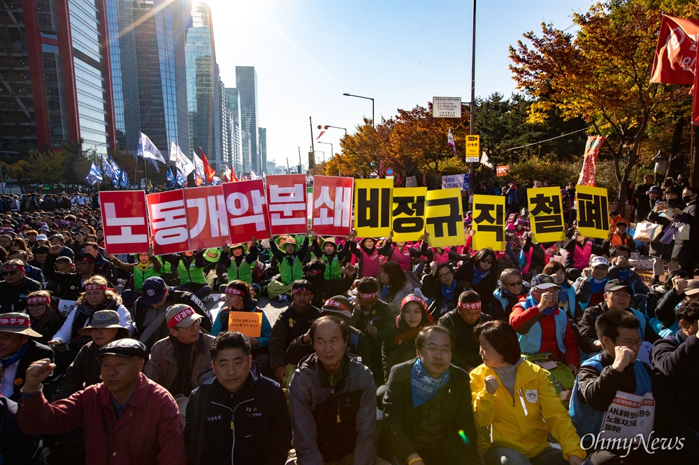  9일 오후 서울 여의도 마포대교 남단에서 전태일 열사 정신 계승 전국노동자대회가 열리고 있다. 