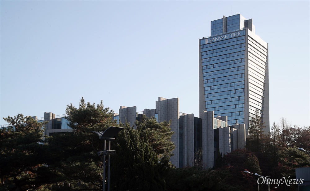  올해 1월 기준 반얀트리 호텔 건물이 있는 장충동 2가 6개 필지 공시지가는 ㎡당 380만 원이다.