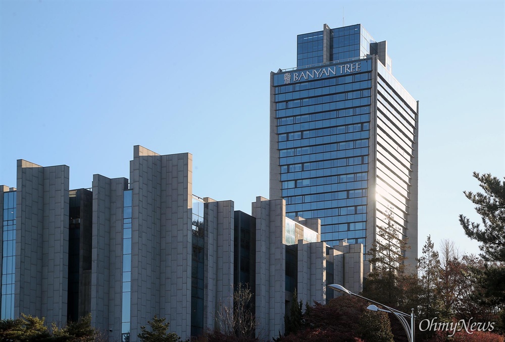  올해 1월 기준 반얀트리 호텔 건물이 있는 장충동 2가 6개 필지 공시지가는 ㎡당 380만 원이다.