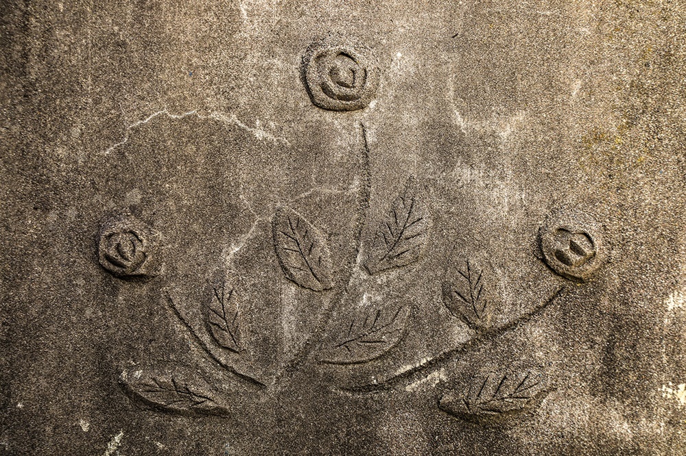 고성리 세멘꽃 제주 애월읍 고성리의 오래된 건물에 딸린 야외 수돗가 벽면에 그려진 세멘꽃