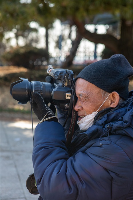  자유공원의 하나뿐인 사진사. 50여 년, 인천 사람들의 '빛나는 한때'를 렌즈 너머로 보았다.
