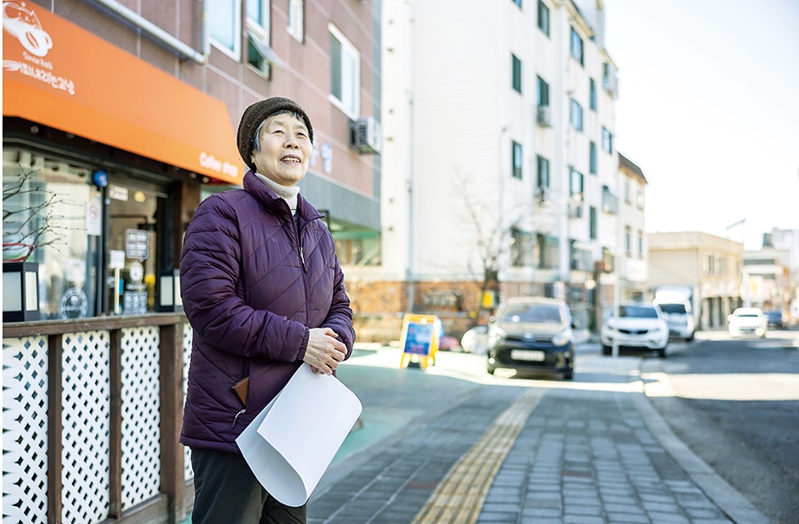  옛 아벨서점 자리에서 만난 곽현숙 대표. 1970년대엔 배다리 철교부터 창영초, 영화초 앞까지 책방이 성업했다.